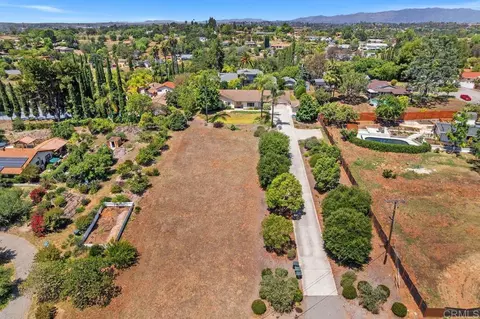 View/Area - 1773 Green Briar, Fallbrook, CA 92028 photo 2 of 10