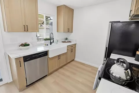 Kitchen - 895 Jamacha Rd, El Cajon, CA 92019 photo 2 of 4