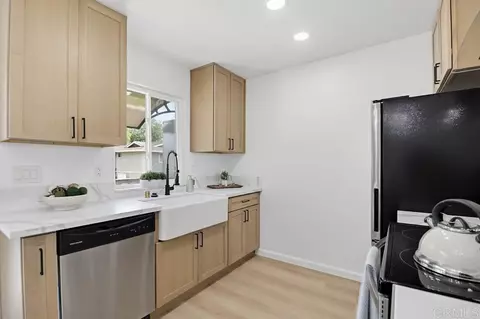 Kitchen - 895 Jamacha Rd, El Cajon, CA 92019 photo 4 of 4