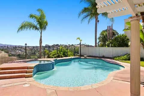 Exterior - 5205 Palmera Dr, Oceanside, CA 92056 photo 7 of 12