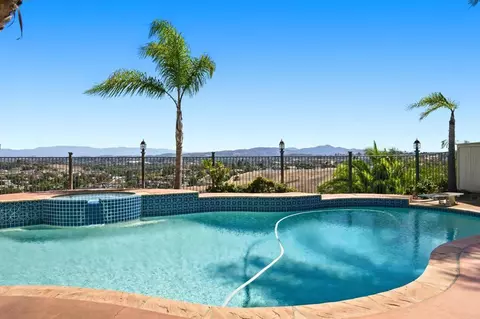 Exterior - 5205 Palmera Dr, Oceanside, CA 92056 photo 4 of 12