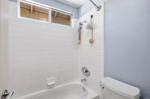 Bath - 5205 Palmera Dr, Oceanside, CA 92056 photo 5 of 5