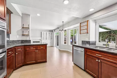 Kitchen - 10168 Diamond Head Ct, Spring Valley, CA 91977 photo 4 of 5