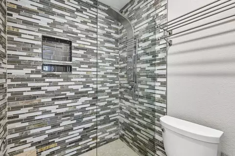 Bath - 10168 Diamond Head Ct, Spring Valley, CA 91977 photo 4 of 6