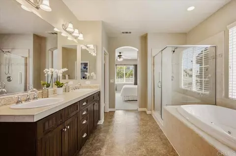 Bath - 32293 Copper Crest Ln, Temecula, CA 92592 photo 4 of 5