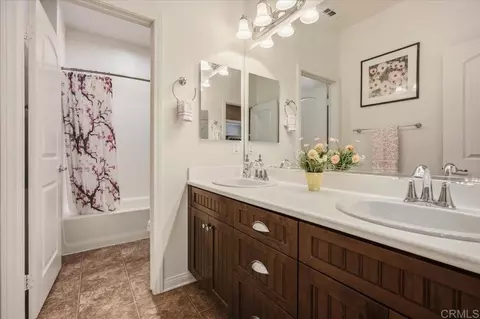 Bath - 32293 Copper Crest Ln, Temecula, CA 92592 photo 5 of 5