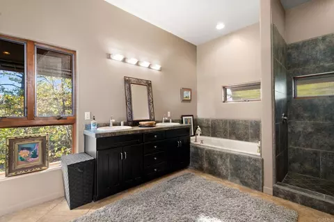 Bath - 2810 Three Peaks Ln, Julian, CA 92036 photo 4 of 5