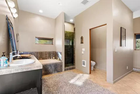 Bath - 2810 Three Peaks Ln, Julian, CA 92036 photo 3 of 5