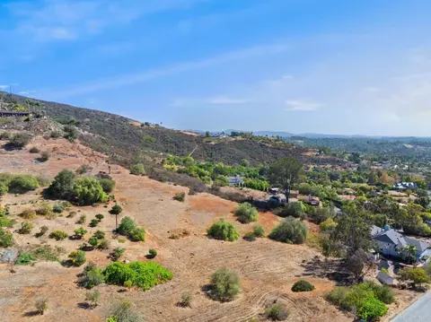 View/Area - 1820 Elevado Rd, Vista, CA 92084 photo 6 of 8