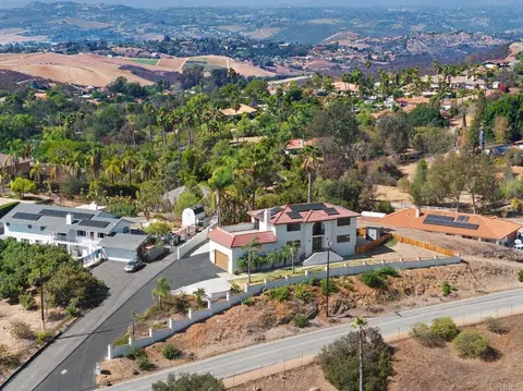 View/Area - 1820 Elevado Rd, Vista, CA 92084 photo 3 of 8