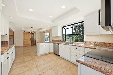 Kitchen - 1820 Elevado Rd, Vista, CA 92084 photo 3 of 4