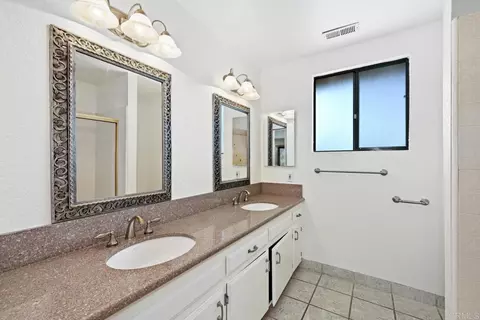 Bath - 1820 Elevado Rd, Vista, CA 92084 photo 4 of 4