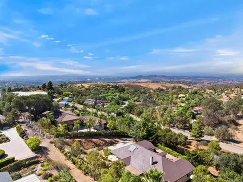 View/Area - 1820 Elevado Rd, Vista, CA 92084 photo 5 of 8