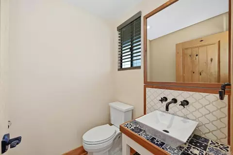 Bath - 1820 Elevado Rd, Vista, CA 92084 photo 1 of 4