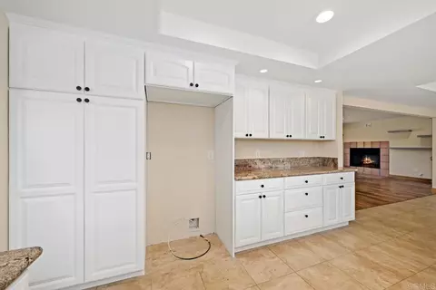 Kitchen - 1820 Elevado Rd, Vista, CA 92084 photo 4 of 4
