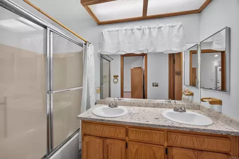 Bath - 23543 Oriente Way, Ramona, CA 92065 photo 2 of 2