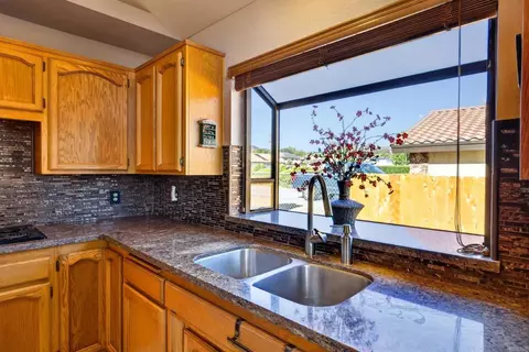 Kitchen - 23543 Oriente Way, Ramona, CA 92065 photo 3 of 3