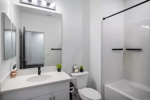 Bath - 1714 Fairlead Ave, Carlsbad, CA 92011 photo 2 of 3