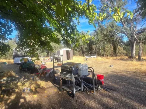 Exterior - 10105 N Star Dr, Redding, CA 96003 photo 7 of 9