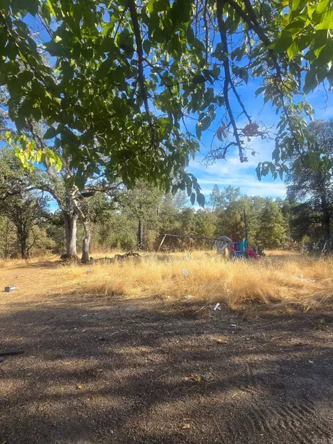 Exterior - 10105 N Star Dr, Redding, CA 96003 photo 6 of 9