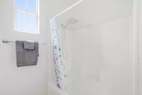 Bath - 5186 Cobalt Way, Oceanside, CA 92057 photo 4 of 4