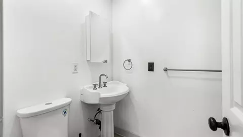 Bath - 13553 Carriage Rd, Poway, CA 92064 photo 1 of 4
