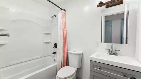 Bath - 13553 Carriage Rd, Poway, CA 92064 photo 3 of 4