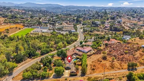 View/Area - 919 Valley Dr, Vista, CA 92084 photo 4 of 7