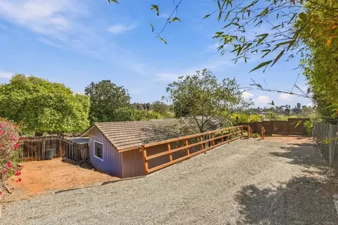 Exterior - 919 Valley Dr, Vista, CA 92084 photo 19 of 19