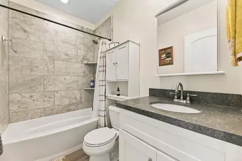 Bath - 919 Valley Dr, Vista, CA 92084 photo 5 of 5