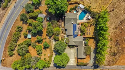 View/Area - 919 Valley Dr, Vista, CA 92084 photo 3 of 7
