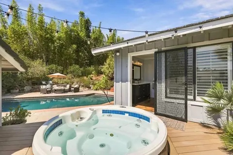 Exterior - 919 Valley Dr, Vista, CA 92084 photo 3 of 19