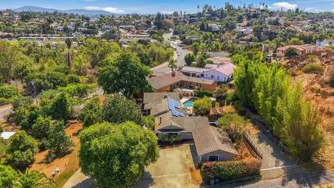 View/Area - 919 Valley Dr, Vista, CA 92084 photo 5 of 7