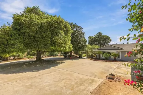 Exterior - 919 Valley Dr, Vista, CA 92084 photo 17 of 19