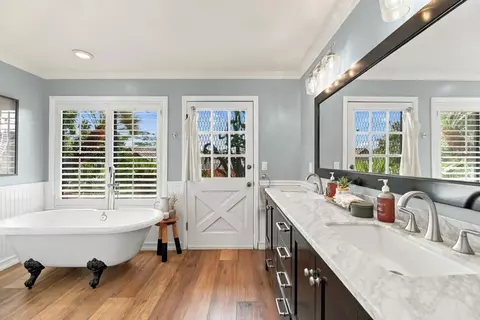 Bath - 919 Valley Dr, Vista, CA 92084 photo 3 of 5
