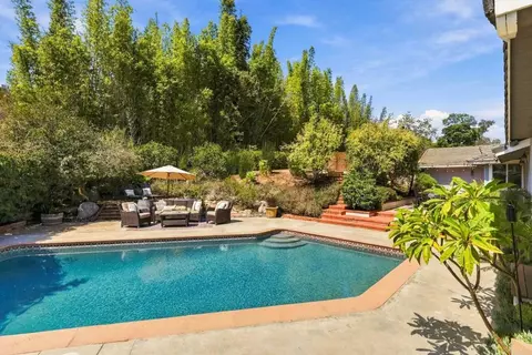 Exterior - 919 Valley Dr, Vista, CA 92084 photo 4 of 19