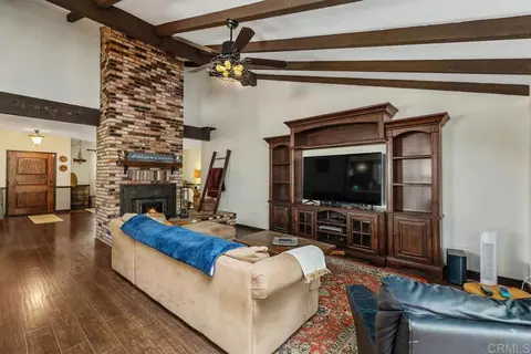 Living - 1905 Green Vista Ln, Fallbrook, CA 92028 photo 4 of 5