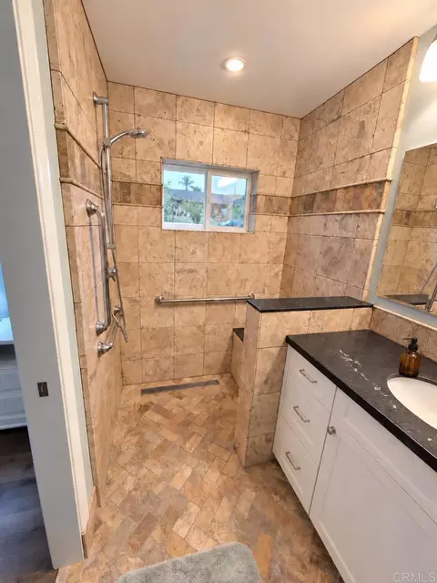 Bath - 1905 Green Vista Ln, Fallbrook, CA 92028 photo 5 of 6