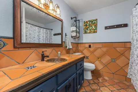 Bath - 1905 Green Vista Ln, Fallbrook, CA 92028 photo 3 of 6