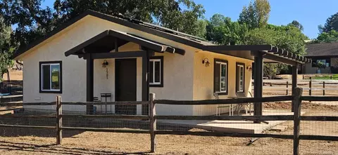 Exterior - 1905 Green Vista Ln, Fallbrook, CA 92028 photo 8 of 10