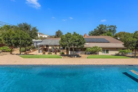 Exterior - 1905 Green Vista Ln, Fallbrook, CA 92028 photo 5 of 10