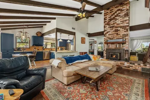 Living - 1905 Green Vista Ln, Fallbrook, CA 92028 photo 2 of 5