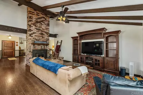 Living - 1905 Green Vista Ln, Fallbrook, CA 92028 photo 3 of 5