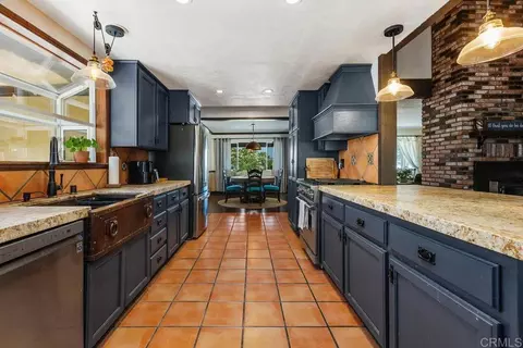 Kitchen - 1905 Green Vista Ln, Fallbrook, CA 92028 photo 2 of 6