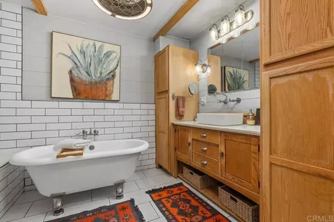 Bath - 1905 Green Vista Ln, Fallbrook, CA 92028 photo 1 of 6