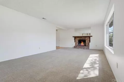 Living - 310 Elbrook Dr, Fallbrook, CA 92028 photo 2 of 7