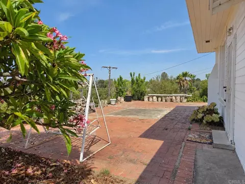 Exterior - 1701 Acacia Ln, Fallbrook, CA 92028 photo 7 of 10