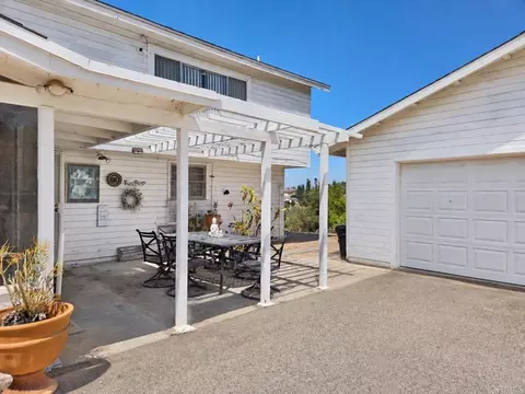 Exterior - 1701 Acacia Ln, Fallbrook, CA 92028 photo 4 of 10