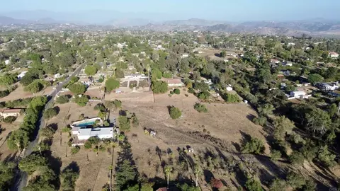 View/Area - 1701 Acacia Ln, Fallbrook, CA 92028 photo 7 of 9