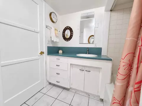 Bath - 1701 Acacia Ln, Fallbrook, CA 92028 photo 2 of 3
